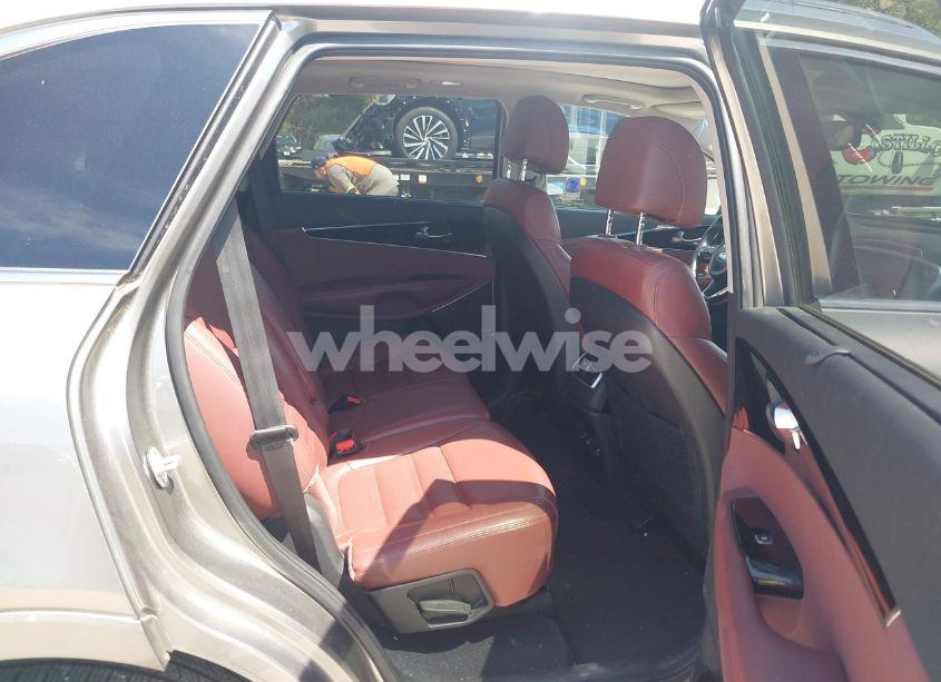 Photo 8 of 2017 Kia Sorento 3.3L SX (VIN 5XYPKDA56HG242677)