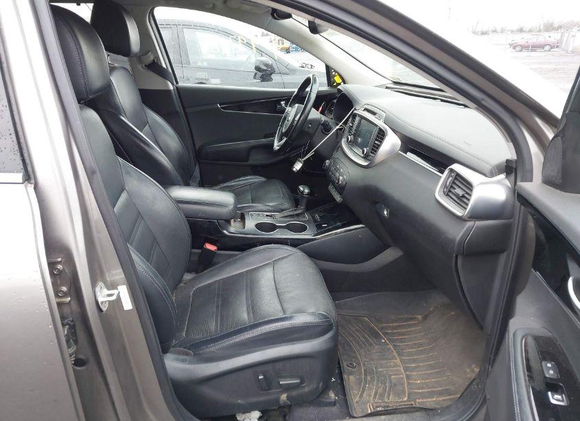 Photo 5 of 2017 Kia Sorento 3.3L SX (VIN 5XYPKDA56HG284055)