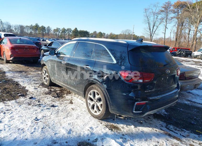 Photo 3 of 2020 Kia Sorento 3.3L SX (VIN 5XYPKDA56LG694332)