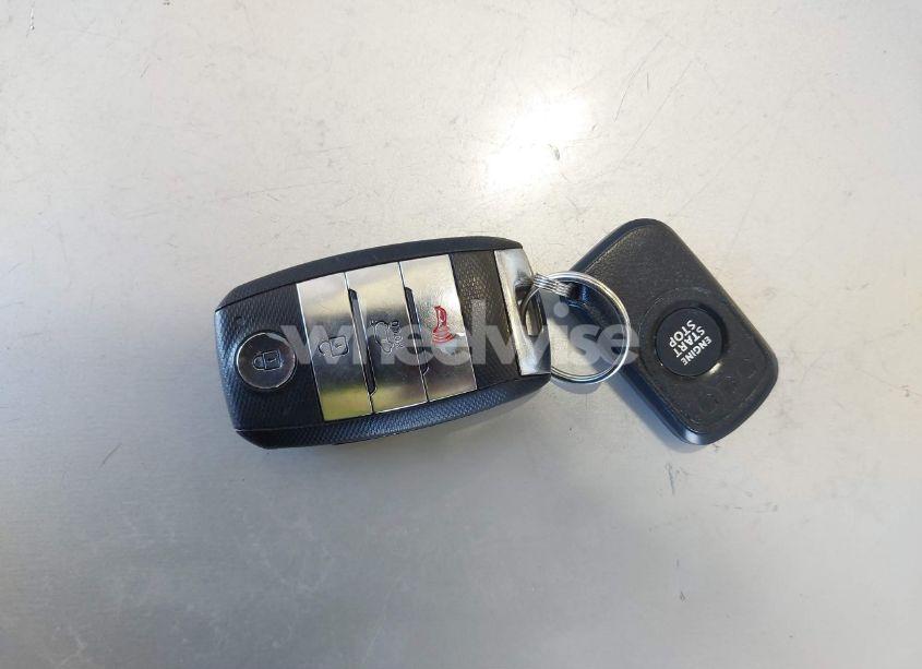 Photo 11 of 2016 Kia Sorento 3.3L SXL (VIN 5XYPKDA57GG098233)