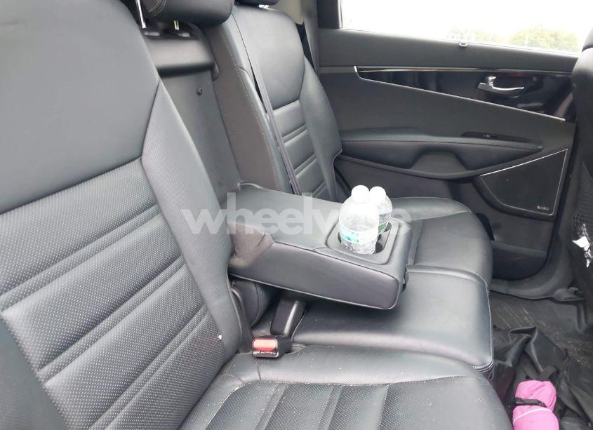 Photo 8 of 2017 Kia Sorento 3.3L SX (VIN 5XYPKDA58HG305360)