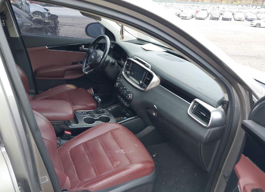 Photo 5 of 2017 Kia Sorento 3.3L SX (VIN 5XYPKDA58HG310025)