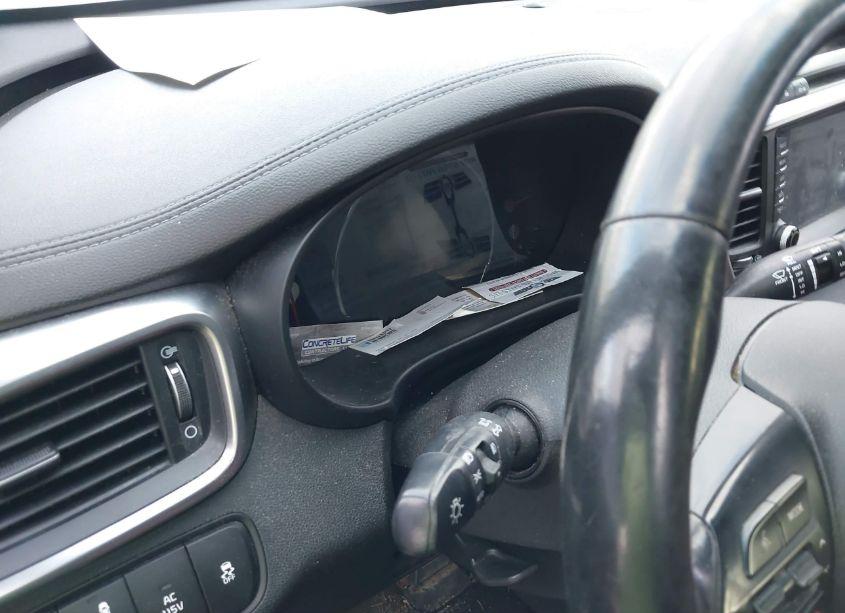 Photo 7 of 2017 Kia Sorento 3.3L SX (VIN 5XYPKDA58HG310025)