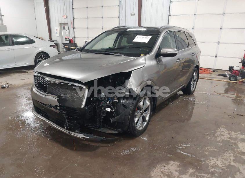 Photo 2 of 2019 Kia Sorento 3.3L SX (VIN 5XYPKDA58KG547704)