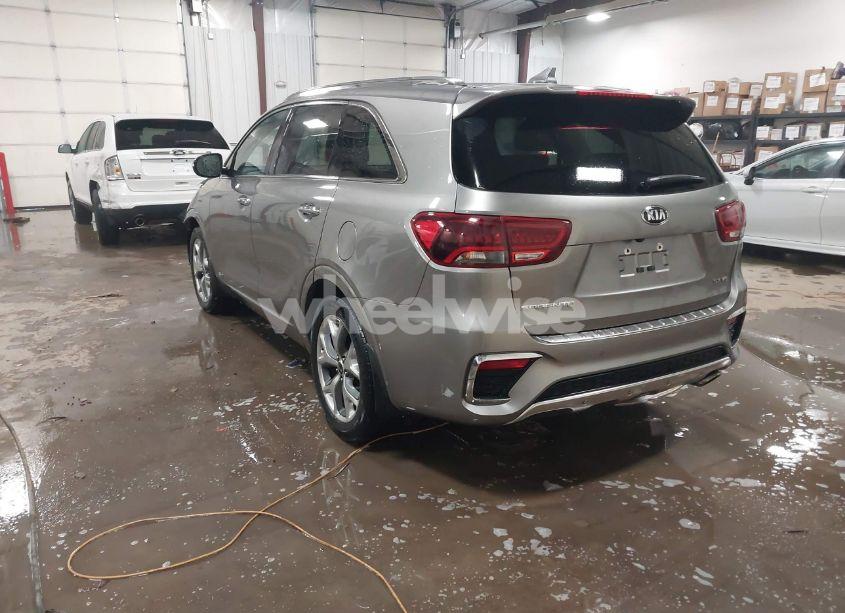 Photo 3 of 2019 Kia Sorento 3.3L SX (VIN 5XYPKDA58KG547704)