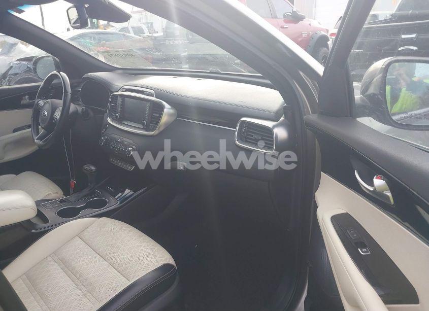 Photo 5 of 2017 Kia Sorento 3.3L SXL (VIN 5XYPKDA59HG304752)