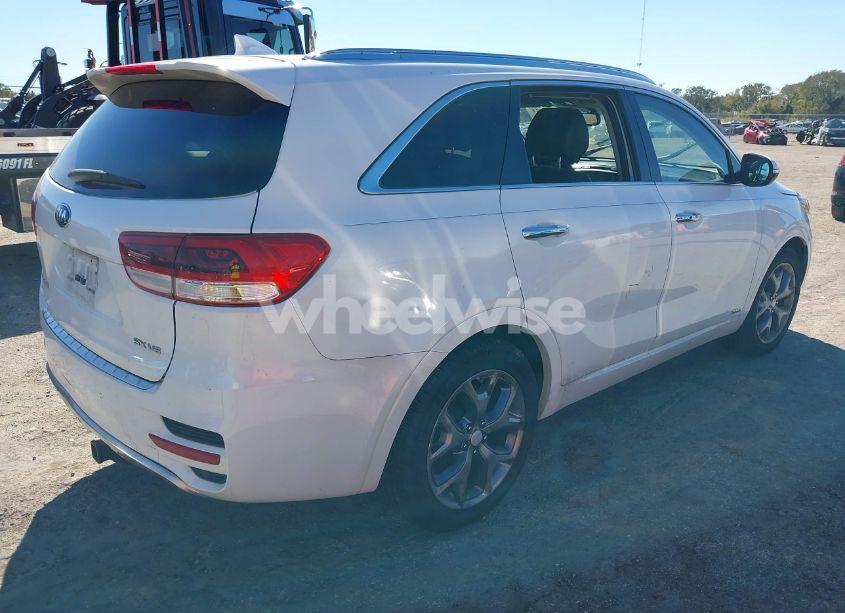 Photo 4 of 2016 Kia Sorento 3.3L SX (VIN 5XYPKDA5XGG173541)