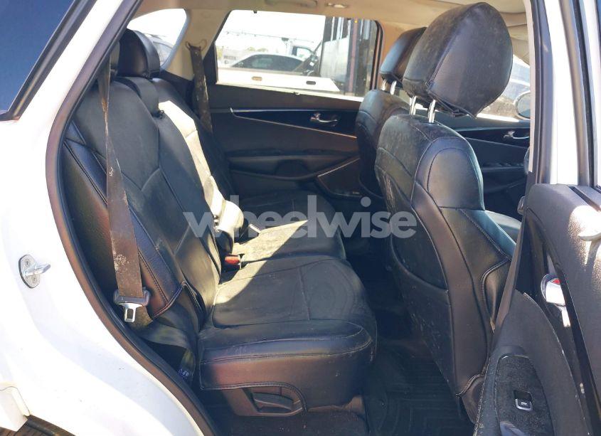 Photo 8 of 2016 Kia Sorento 3.3L SX (VIN 5XYPKDA5XGG173541)