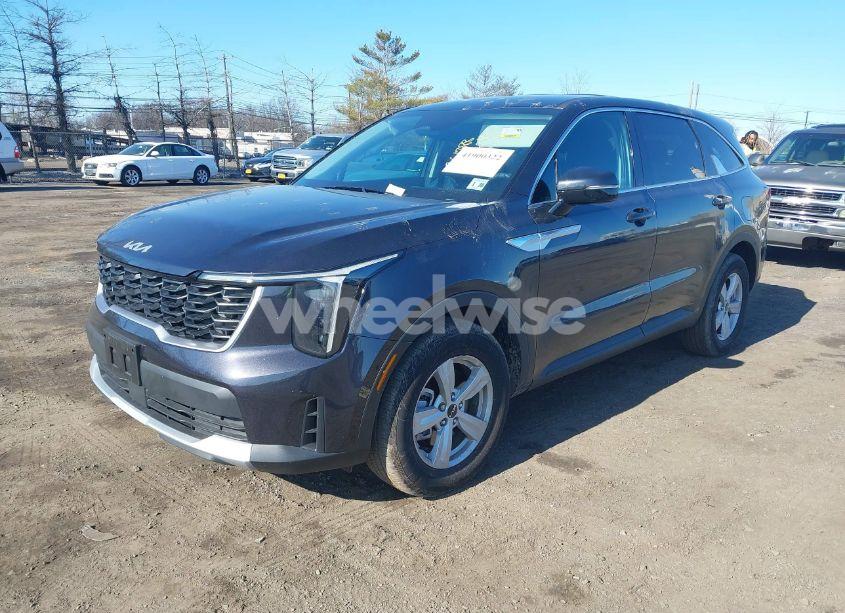 Photo 2 of 2025 Kia Sorento LX (VIN 5XYRG4JC0SG351796)