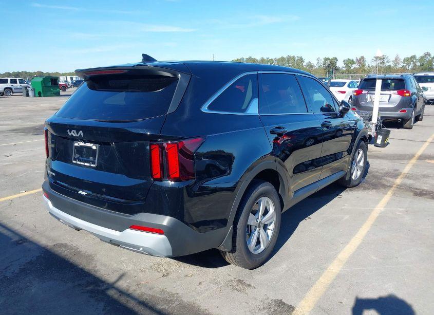 Photo 4 of 2024 Kia Sorento LX (VIN 5XYRG4JC8RG293902)