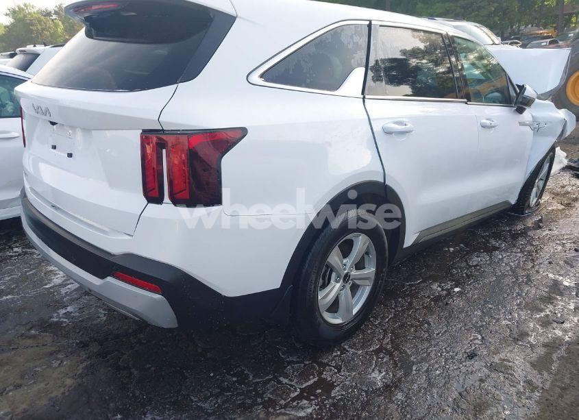 Photo 4 of 2024 Kia Sorento LX (VIN 5XYRG4JC9RG257782)