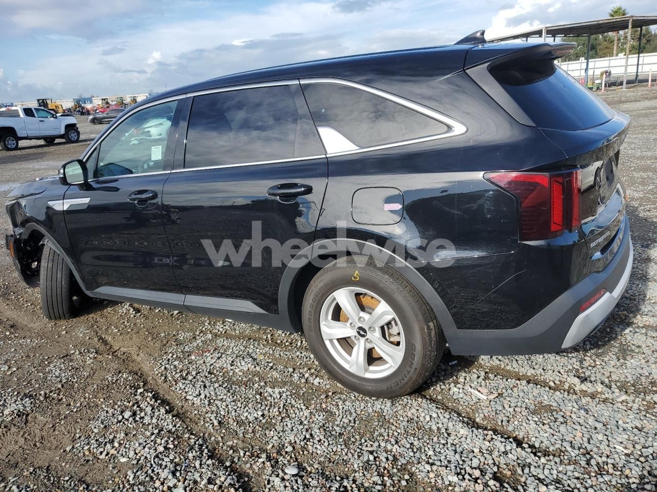 Photo 2 of 2024 KIA SORENTO LX (VIN 5XYRG4JC9RG309377)