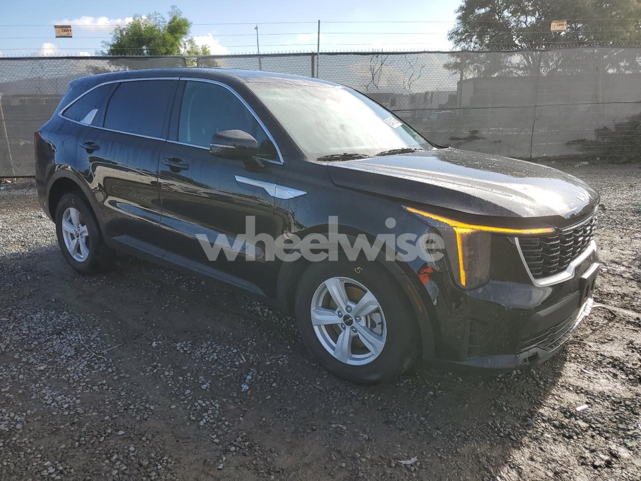 Photo 4 of 2024 KIA SORENTO LX (VIN 5XYRG4JC9RG309377)