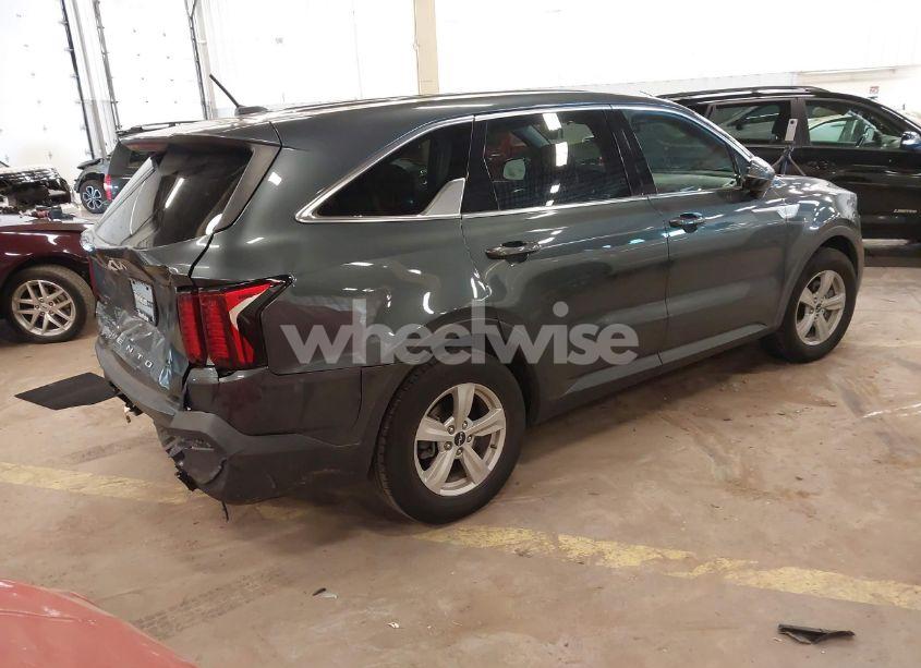 Photo 4 of 2022 Kia Sorento LX (VIN 5XYRG4LC0NG116249)