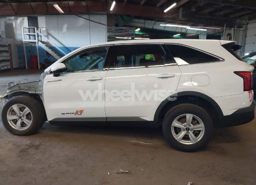 Photo 14 of 2022 Kia Sorento LX (VIN 5XYRG4LC1NG106295)