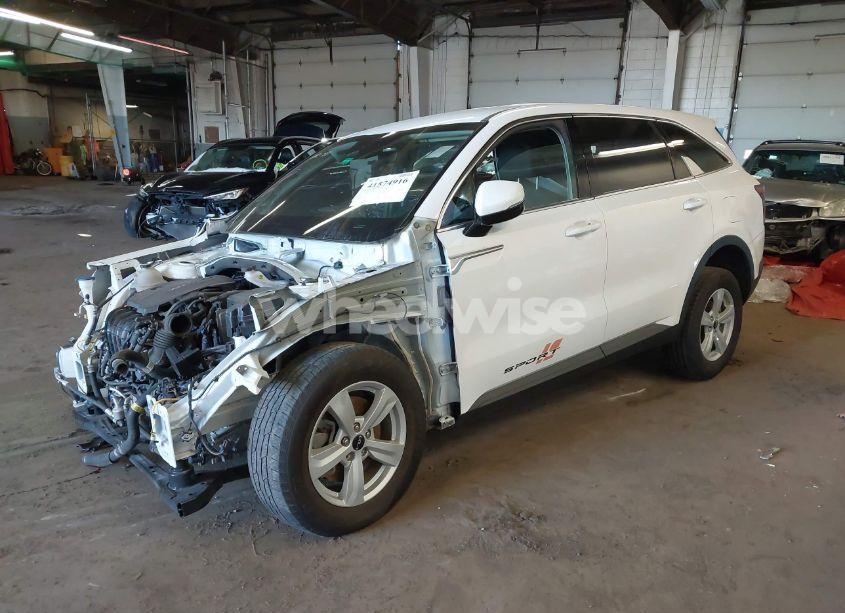 Photo 2 of 2022 Kia Sorento LX (VIN 5XYRG4LC1NG106295)