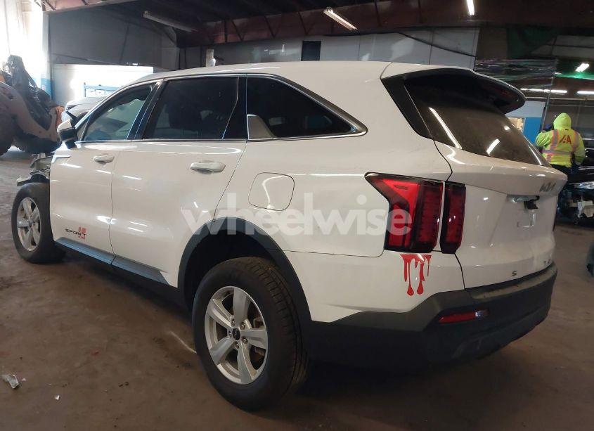 Photo 3 of 2022 Kia Sorento LX (VIN 5XYRG4LC1NG106295)