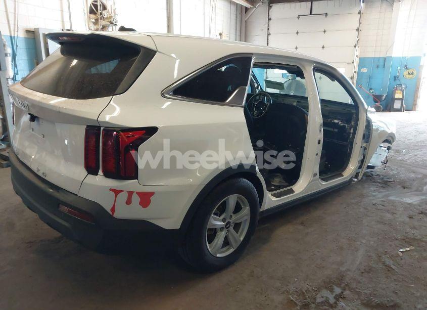 Photo 4 of 2022 Kia Sorento LX (VIN 5XYRG4LC1NG106295)