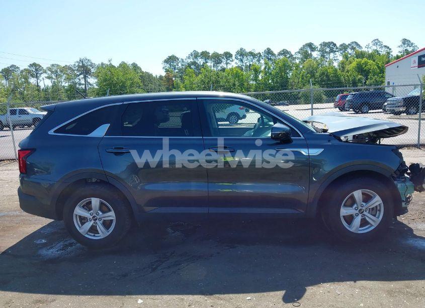 Photo 12 of 2021 Kia Sorento LX (VIN 5XYRG4LC2MG018015)