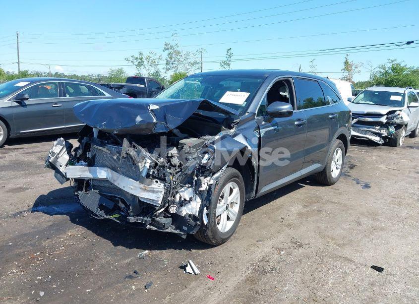 Photo 2 of 2021 Kia Sorento LX (VIN 5XYRG4LC2MG018015)