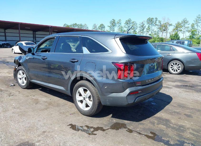 Photo 3 of 2021 Kia Sorento LX (VIN 5XYRG4LC2MG018015)