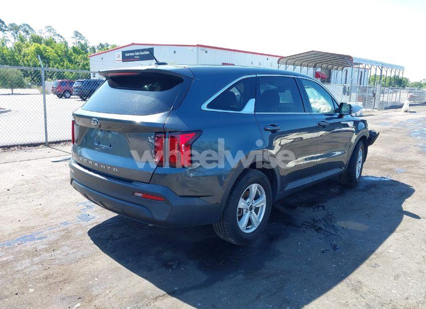 Photo 4 of 2021 Kia Sorento LX (VIN 5XYRG4LC2MG018015)