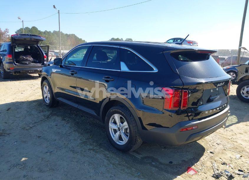 Photo 3 of 2022 Kia Sorento LX (VIN 5XYRG4LC2NG080225)