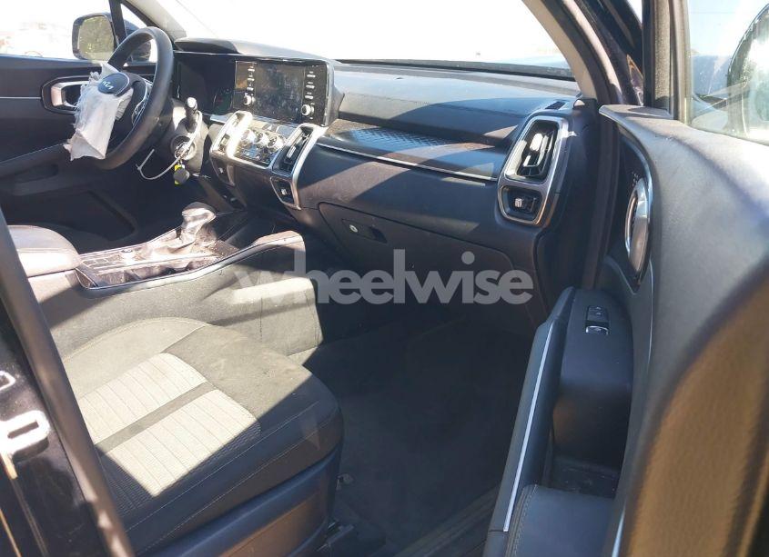 Photo 5 of 2022 Kia Sorento LX (VIN 5XYRG4LC2NG080225)