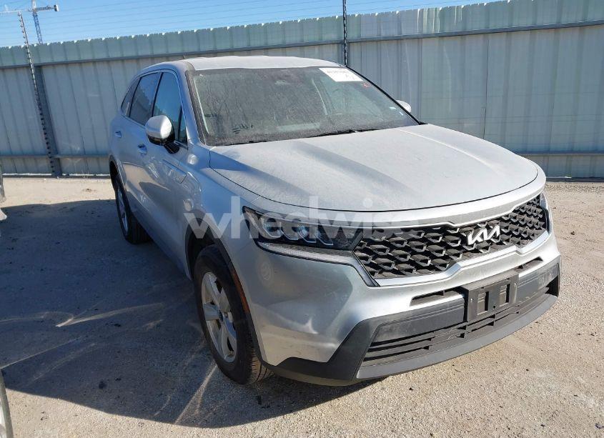 2022 Kia Sorento LX (VIN 5XYRG4LC2NG103115) main photo