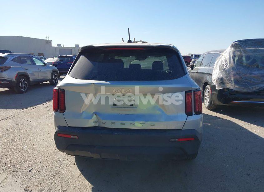 Photo 16 of 2022 Kia Sorento LX (VIN 5XYRG4LC2NG103115)