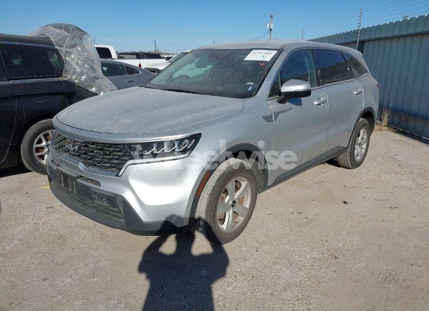 Photo 2 of 2022 Kia Sorento LX (VIN 5XYRG4LC2NG103115)
