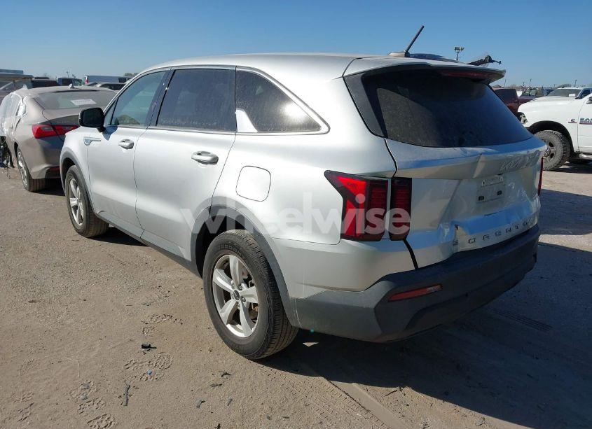 Photo 3 of 2022 Kia Sorento LX (VIN 5XYRG4LC2NG103115)