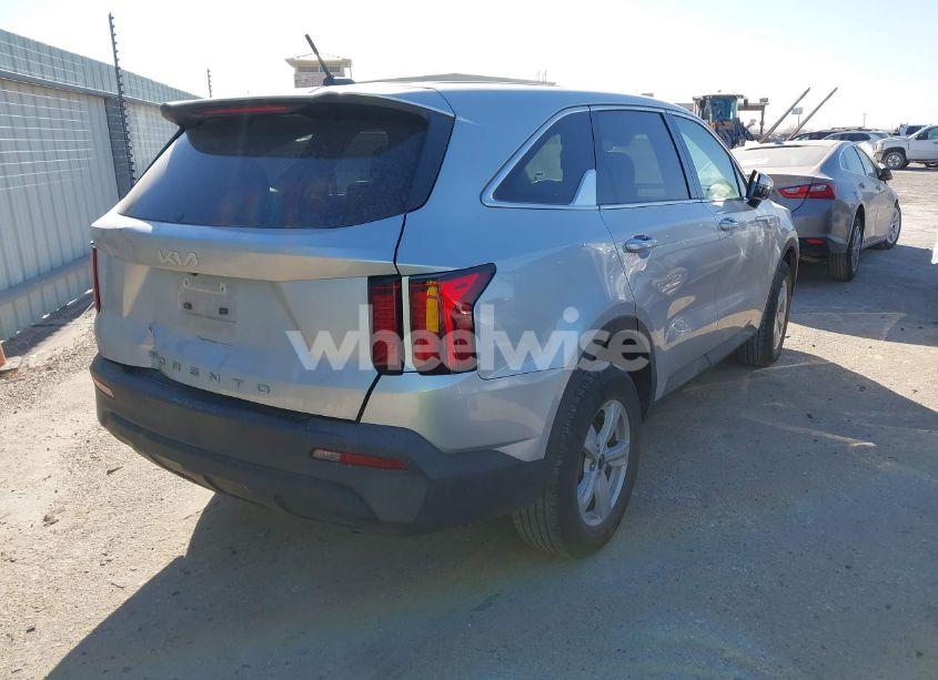Photo 4 of 2022 Kia Sorento LX (VIN 5XYRG4LC2NG103115)