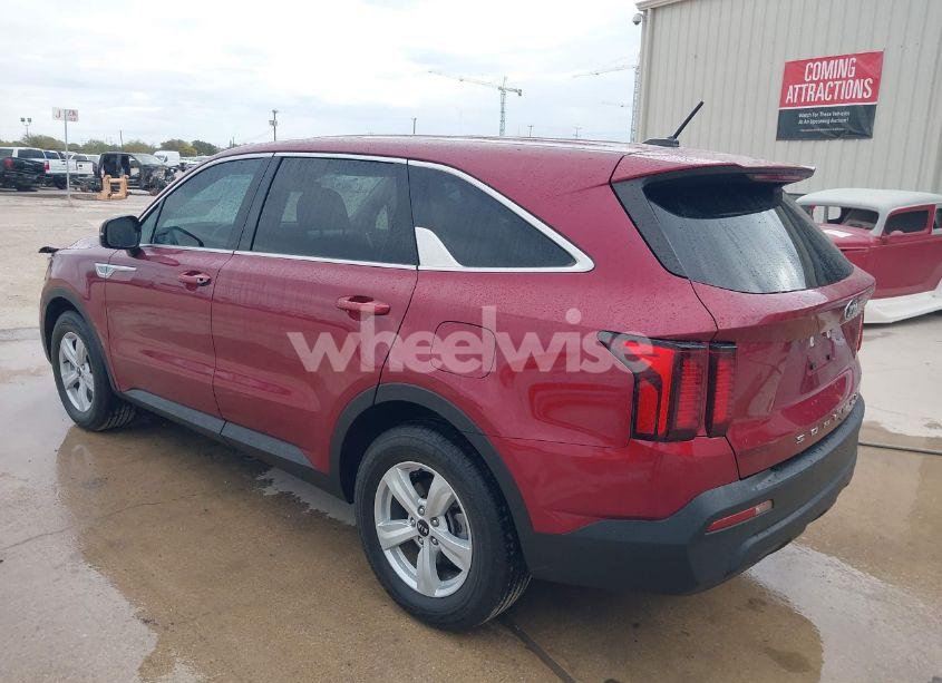Photo 3 of 2021 Kia Sorento LX (VIN 5XYRG4LC3MG069894)