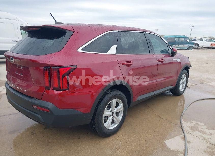 Photo 4 of 2021 Kia Sorento LX (VIN 5XYRG4LC3MG069894)