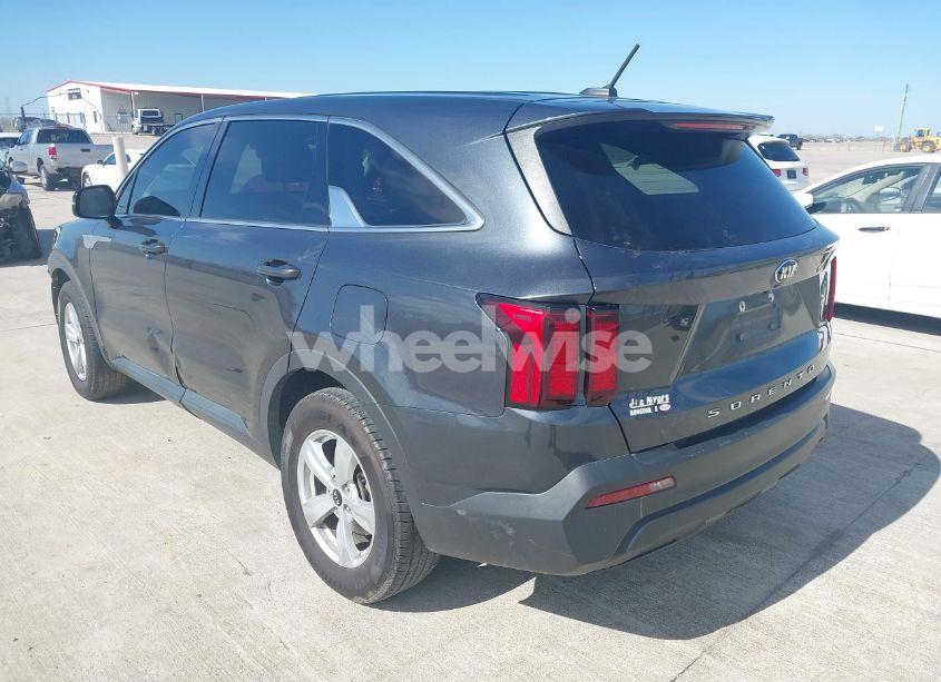 Photo 3 of 2021 Kia Sorento LX (VIN 5XYRG4LC4MG066504)