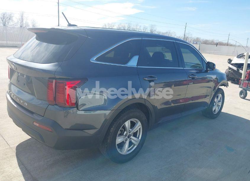 Photo 4 of 2021 Kia Sorento LX (VIN 5XYRG4LC4MG066504)