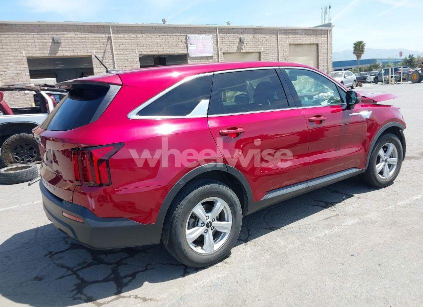 Photo 4 of 2022 Kia Sorento LX (VIN 5XYRG4LC4NG082901)
