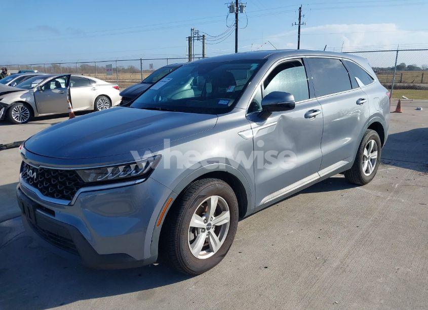 Photo 2 of 2022 Kia Sorento LX (VIN 5XYRG4LC4NG136813)