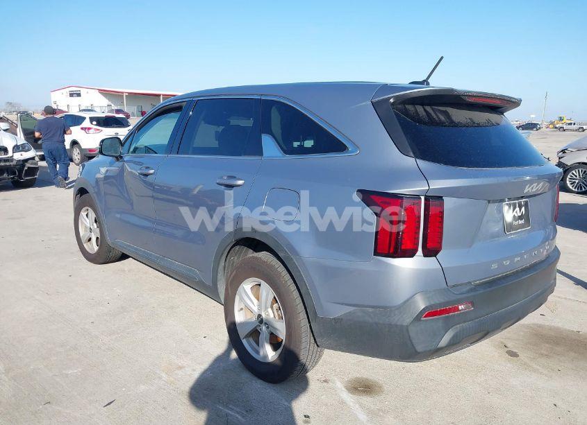 Photo 3 of 2022 Kia Sorento LX (VIN 5XYRG4LC4NG136813)