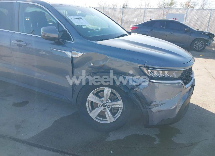 Photo 6 of 2022 Kia Sorento LX (VIN 5XYRG4LC4NG136813)