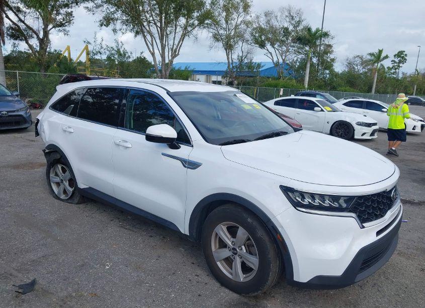 2021 Kia Sorento LX (VIN 5XYRG4LC5MG016016) main photo