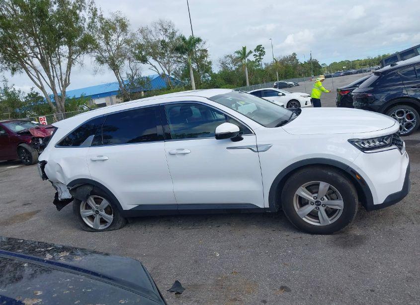 Photo 13 of 2021 Kia Sorento LX (VIN 5XYRG4LC5MG016016)