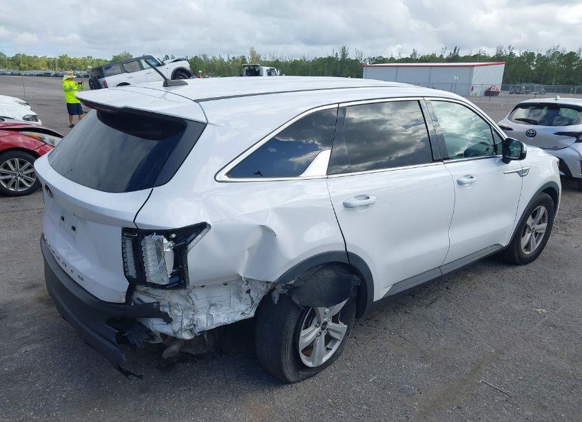 Photo 4 of 2021 Kia Sorento LX (VIN 5XYRG4LC5MG016016)