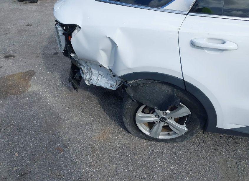 Photo 6 of 2021 Kia Sorento LX (VIN 5XYRG4LC5MG016016)