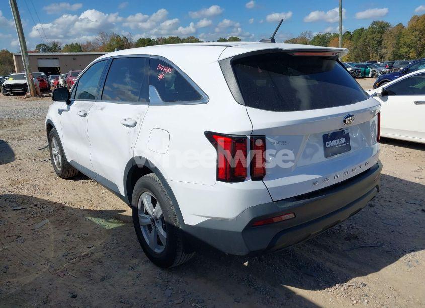 Photo 3 of 2021 Kia Sorento LX (VIN 5XYRG4LC5MG074045)