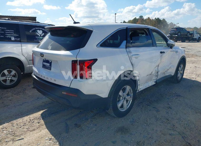 Photo 4 of 2021 Kia Sorento LX (VIN 5XYRG4LC5MG074045)