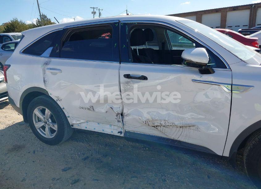 Photo 6 of 2021 Kia Sorento LX (VIN 5XYRG4LC5MG074045)
