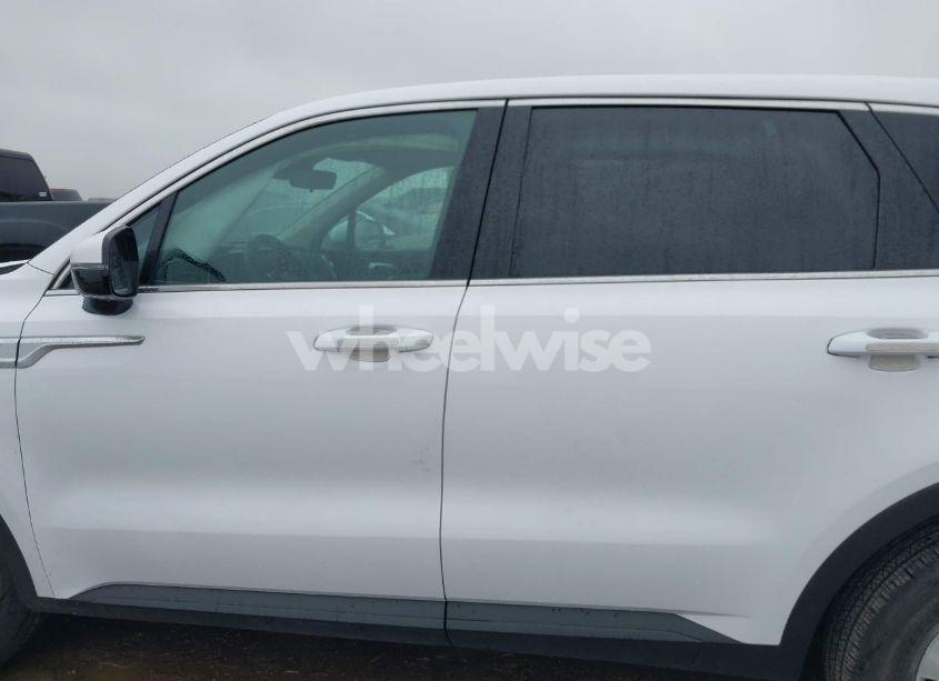 Photo 14 of 2023 Kia Sorento LX (VIN 5XYRG4LC5PG166163)