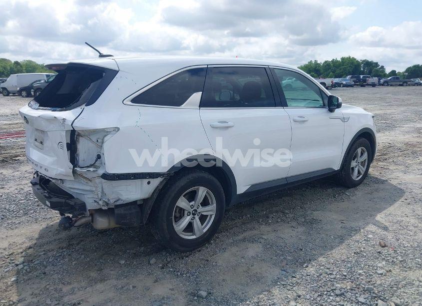 Photo 4 of 2021 Kia Sorento LX (VIN 5XYRG4LC6MG022343)